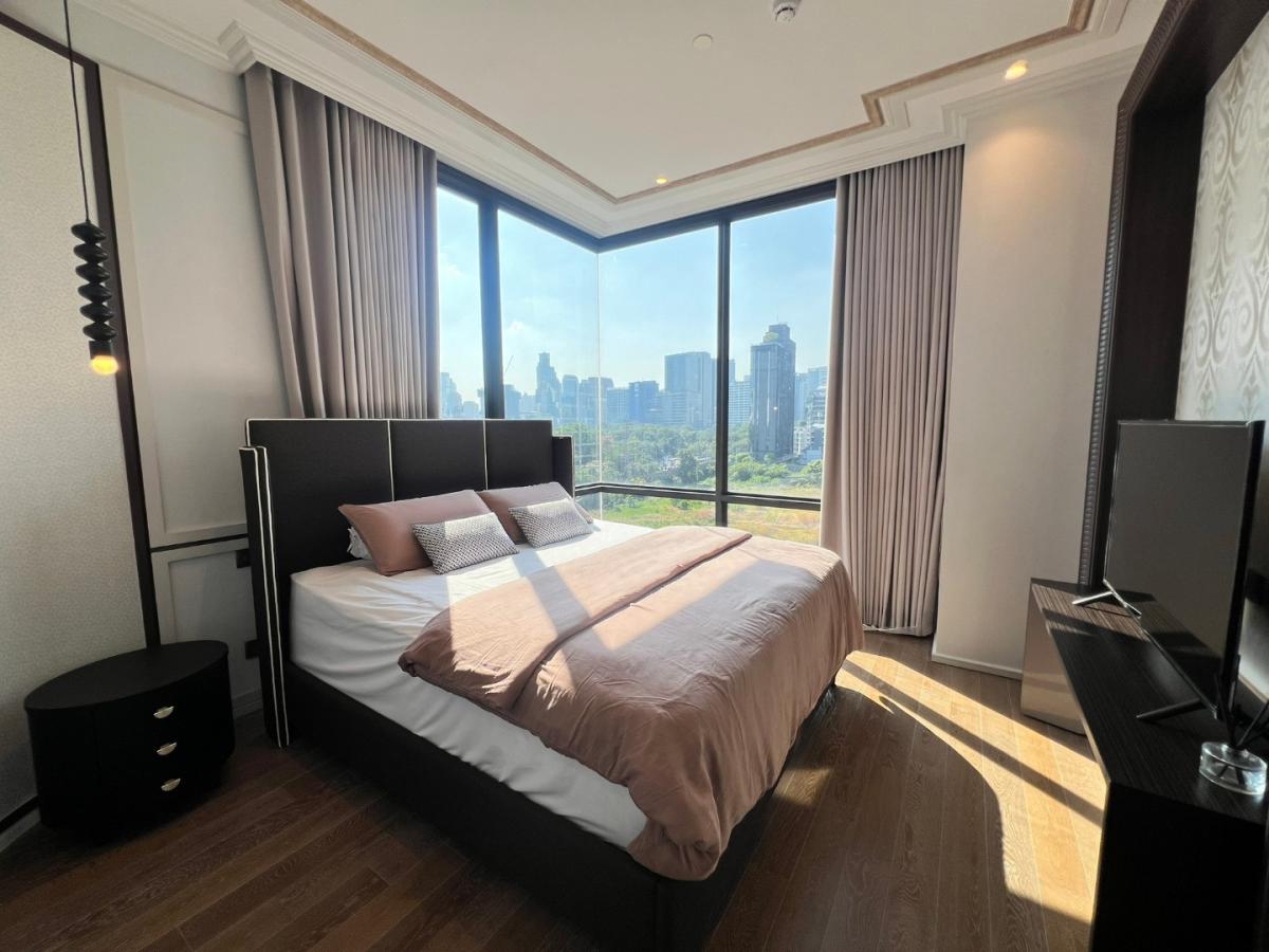 For Rent ✨ Muniq Langsuan 2 ห้องนอน แต่งสวย พร้อมเข้าอยู่ เพียง 220k ติดต่อ 095 426 4563 (บอส)