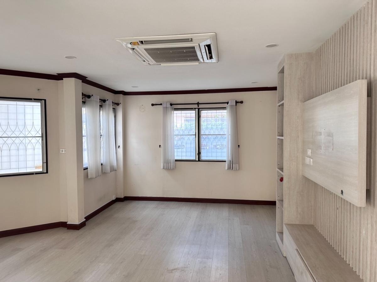 🏡 ดีลเด็ดทำเลทอง! บ้านเดี่ยวหลังใหญ่ 4 นอน 4 จอด  สภาพใหม่กริ๊บ ราคาต่ำกว่าตลาด ‼️✨ เงียบสงบ เป็นส่วนตัว