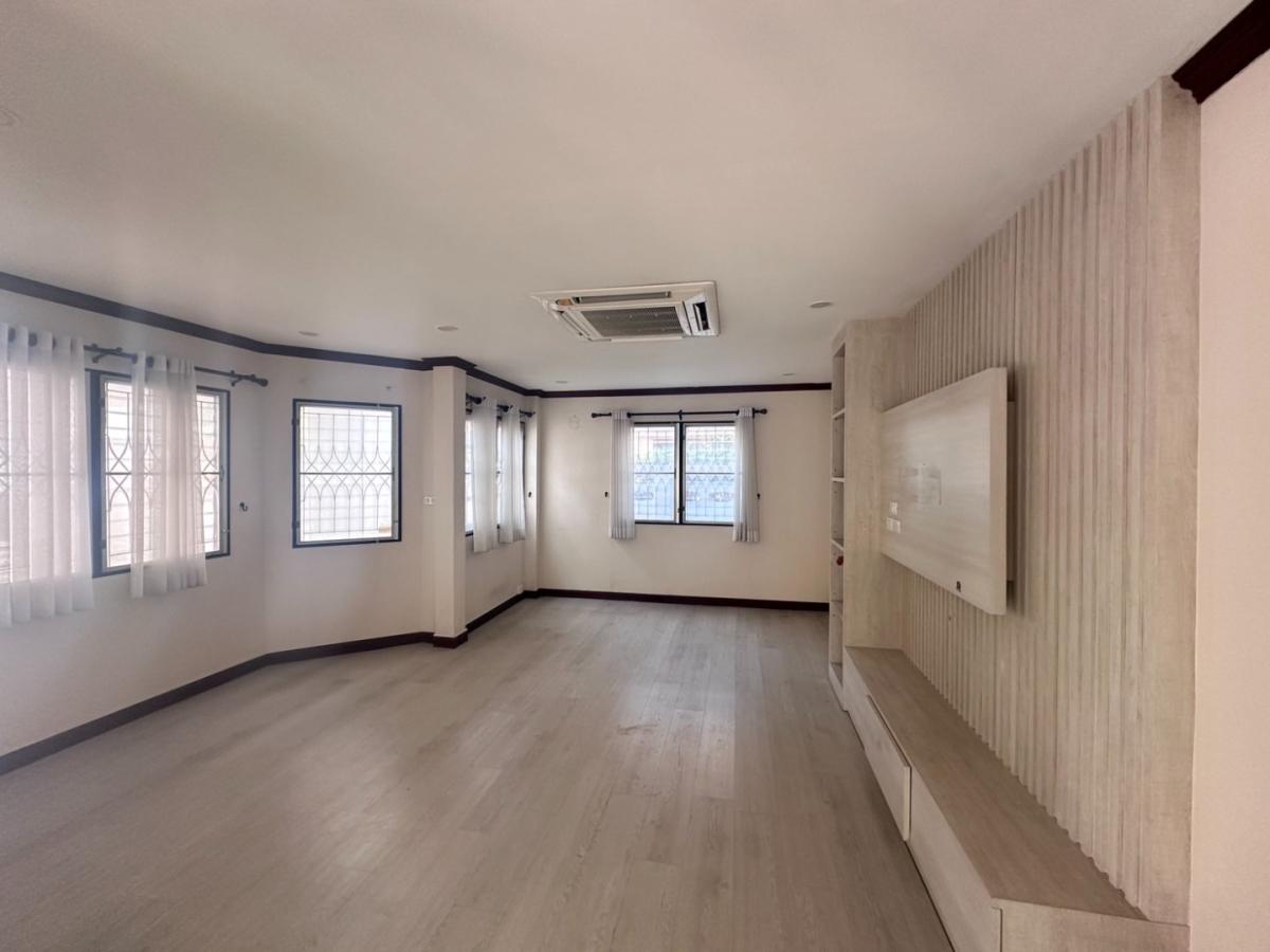 🏡 ดีลเด็ดทำเลทอง! บ้านเดี่ยวหลังใหญ่ 4 นอน 4 จอด  สภาพใหม่กริ๊บ ราคาต่ำกว่าตลาด ‼️✨ เงียบสงบ เป็นส่วนตัว