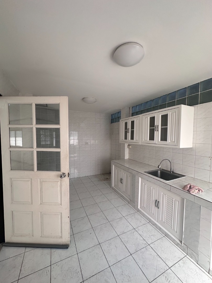 🏡 ดีลเด็ดทำเลทอง! บ้านเดี่ยวหลังใหญ่ 4 นอน 4 จอด  สภาพใหม่กริ๊บ ราคาต่ำกว่าตลาด ‼️✨ เงียบสงบ เป็นส่วนตัว