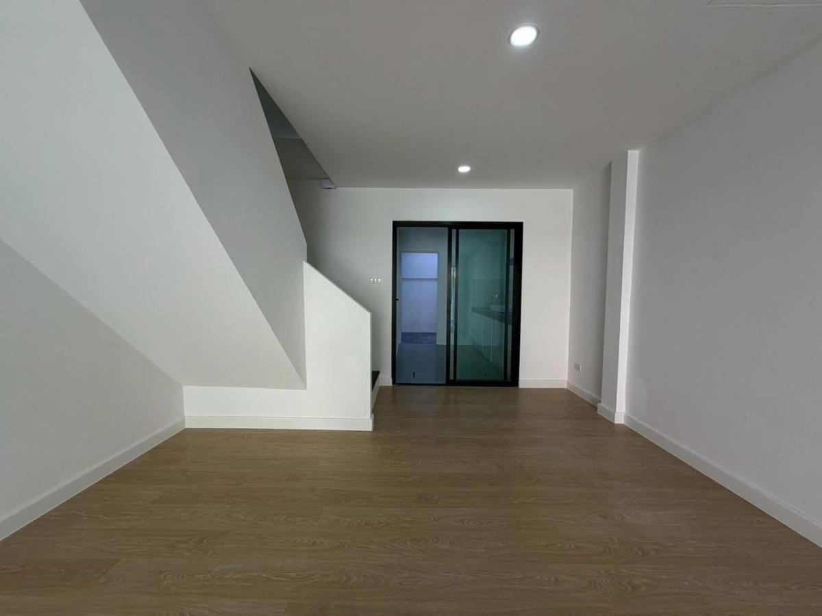 🏡 ทาวน์โฮม First Home วัชรพล 1 | 2 นอน ทิศเหนือ ใกล้ทางด่วน ราคา 2.39 MB 📞: 065-626-5636 (คุณกี้)