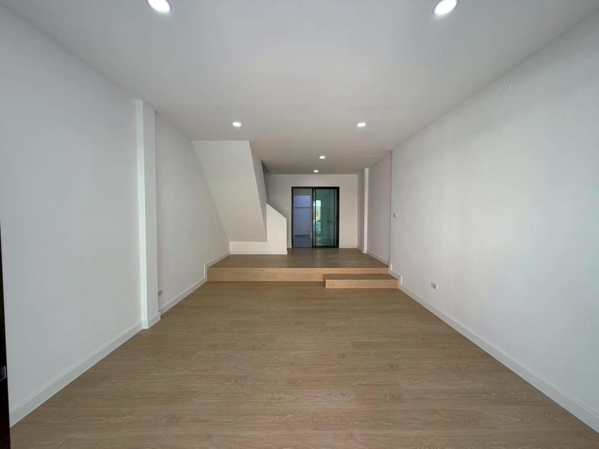 🏡 ทาวน์โฮม First Home วัชรพล 1 | 2 นอน ทิศเหนือ ใกล้ทางด่วน ราคา 2.39 MB 📞: 065-626-5636 (คุณกี้)