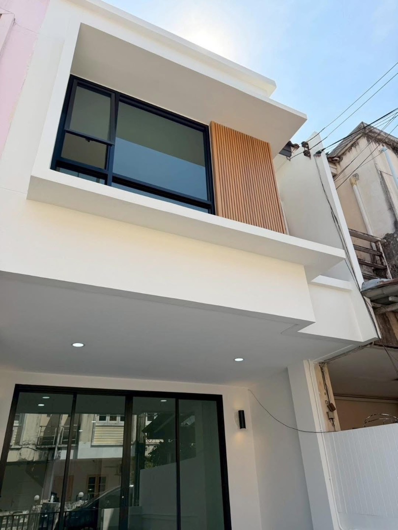 🏡 ทาวน์โฮม First Home วัชรพล 1 | 2 นอน ทิศเหนือ ใกล้ทางด่วน ราคา 2.39 MB 📞: 065-626-5636 (คุณกี้)