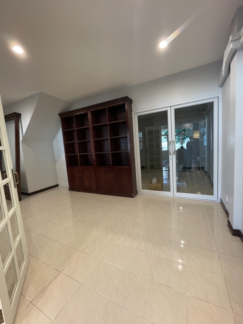 🏢 ปล่อยเช่าอาคารพาณิชย์ 3 ชั้น | ติดถนนกรุงเทพกรีฑา ซอย 7 | 5 ห้องนอน ค่าเช่า 50,000 บาท/เดือน 📞: 065-626-5636 (คุณกี้)