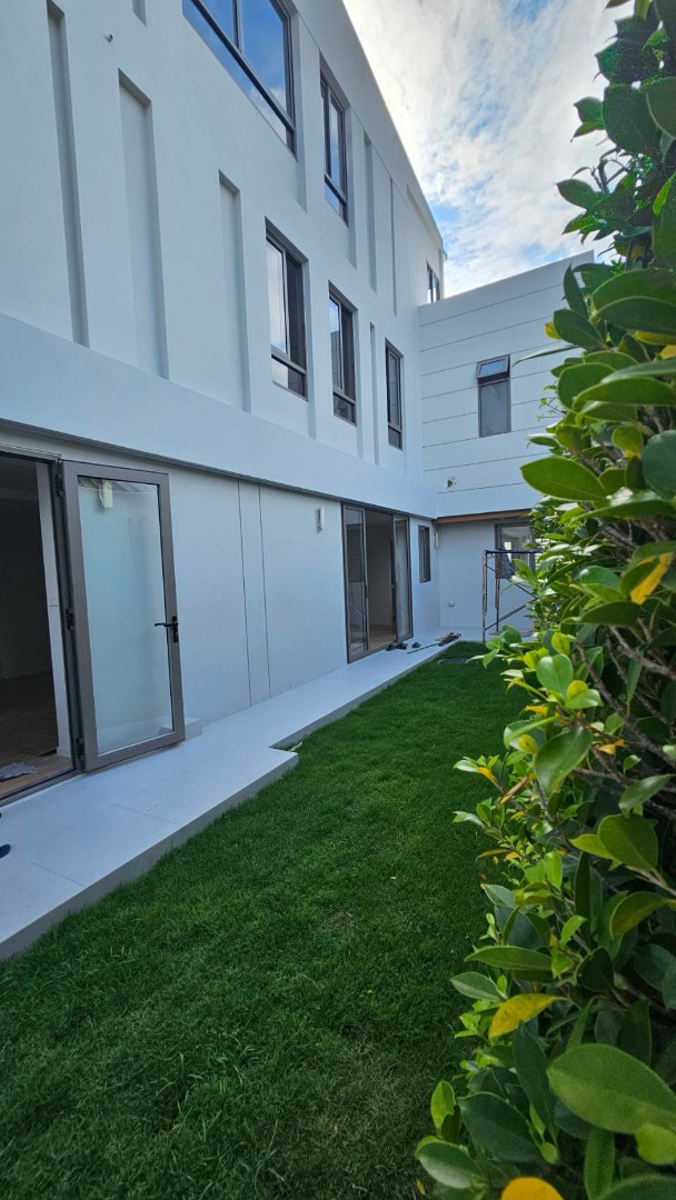 (HL)ทาวน์โฮม 3 ชั้น หลังริม 44 ตรว. 300 ตรม. รีโนเวทใหม่ทั้งหลัง หมู่บ้านรัตนธานี บางนา-ตราด กม.8 ตรงข้ามเมกาบางนา จอด 4 คัน 087-808-3690