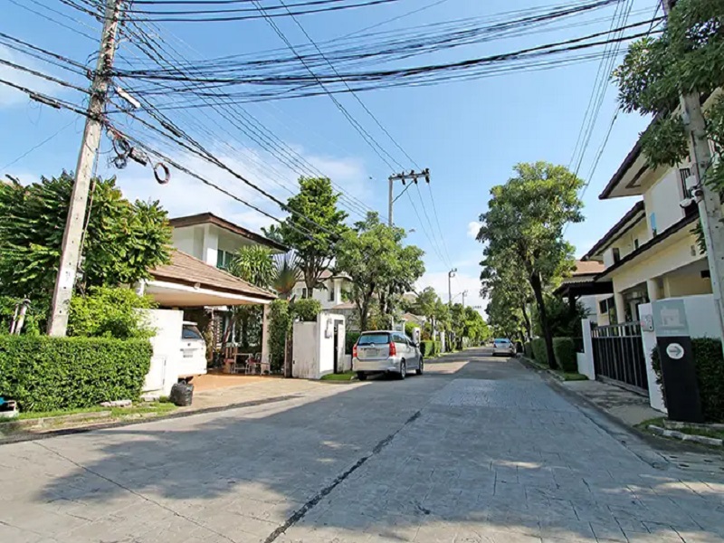 เนอวานา-สาทร