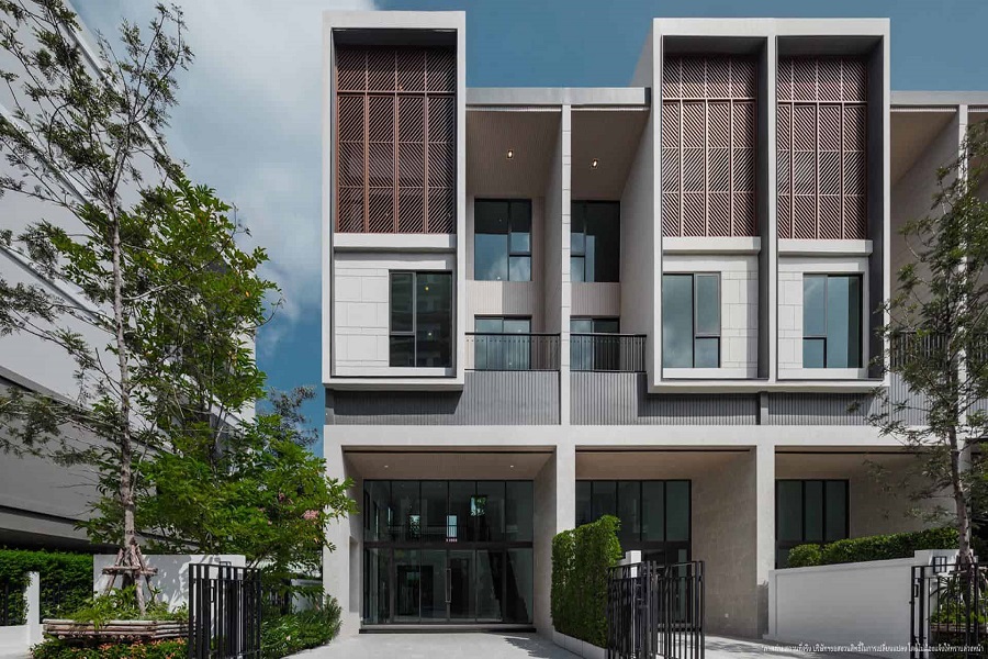 เฮดควอเทอร์ส-เอกมัย-ลาดพร้าว