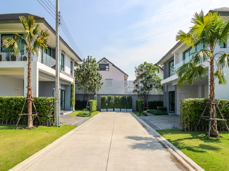 Airi-Chaengwattana